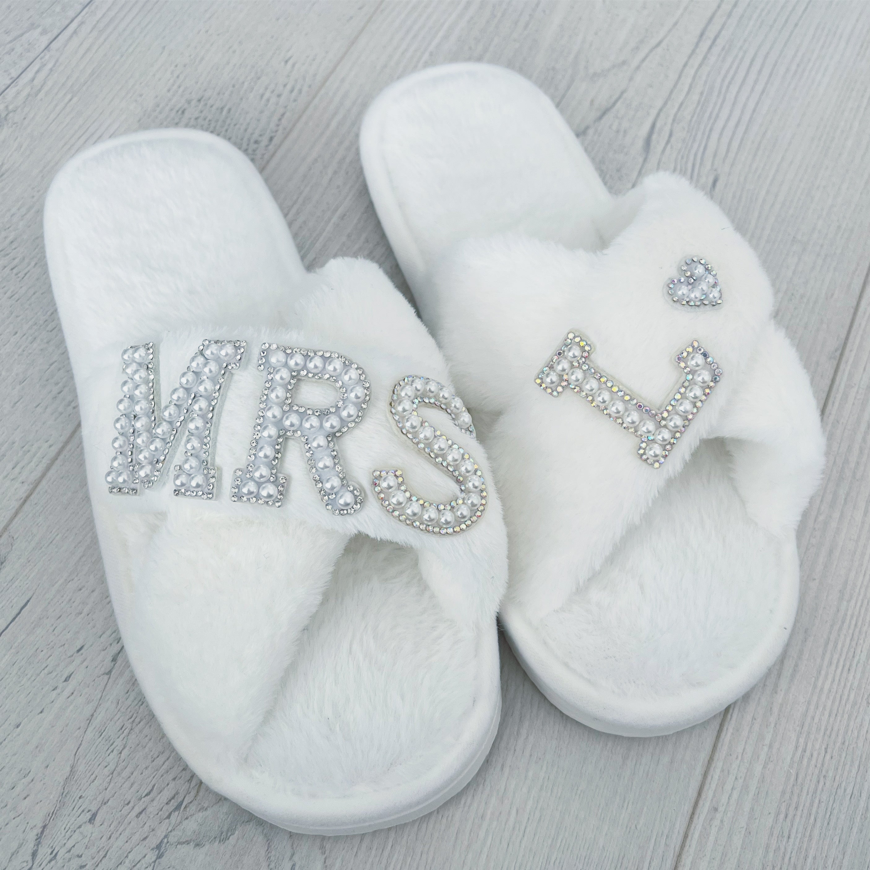 White fluffy criss online cross slippers